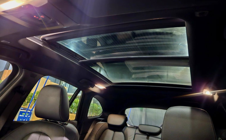 Vehicle Image 18