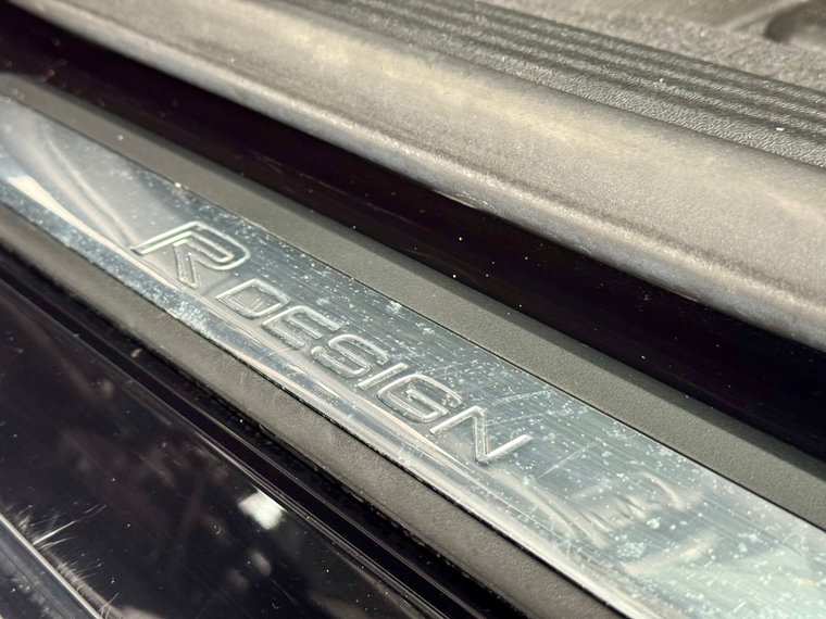 Vehicle Image 24