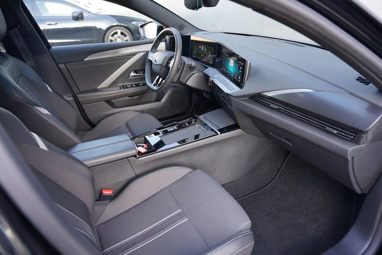 Vehicle Image 16