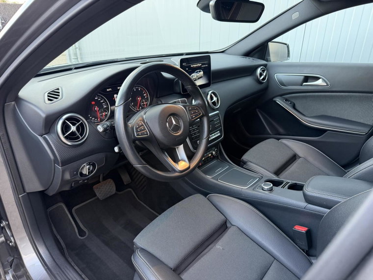 Vehicle Image 30