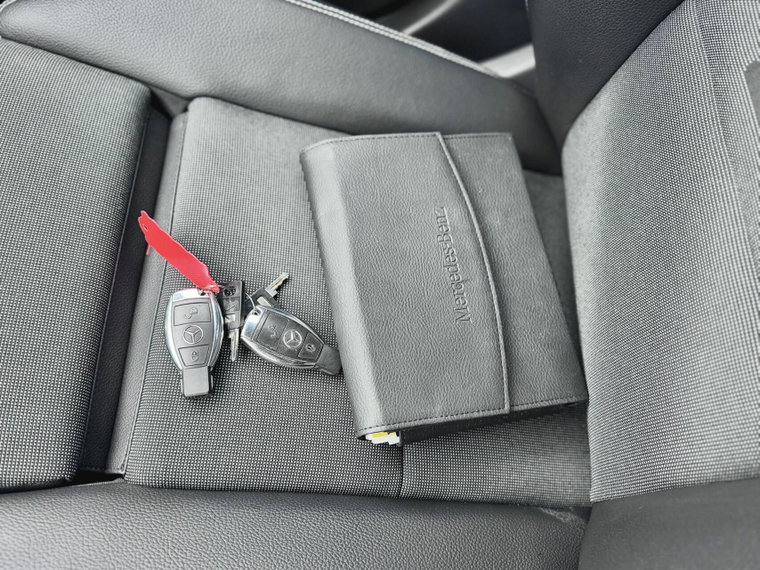 Vehicle Image 33