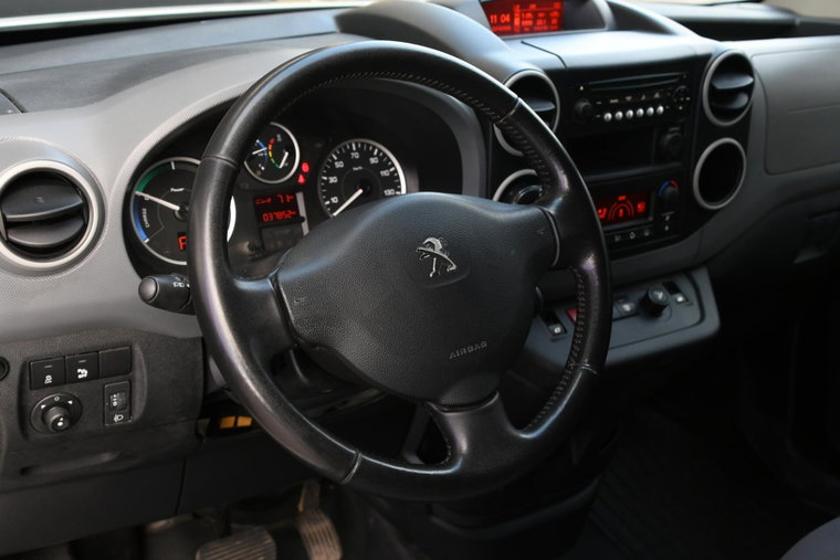 Vehicle Image 15