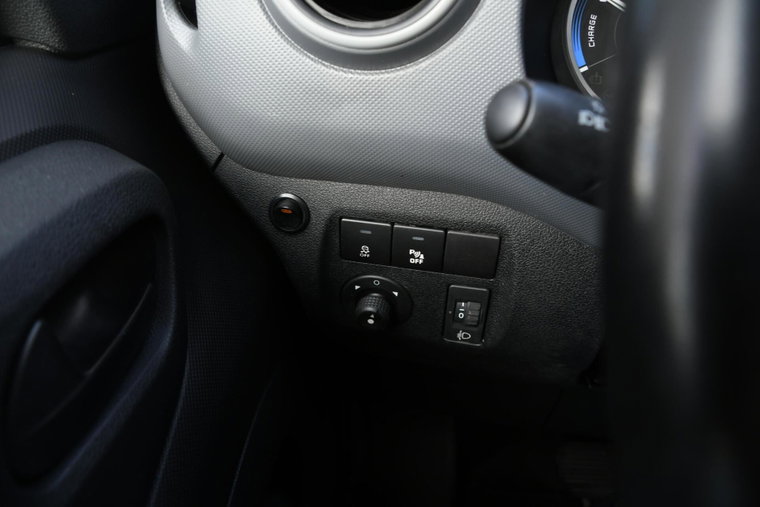 Vehicle Image 17