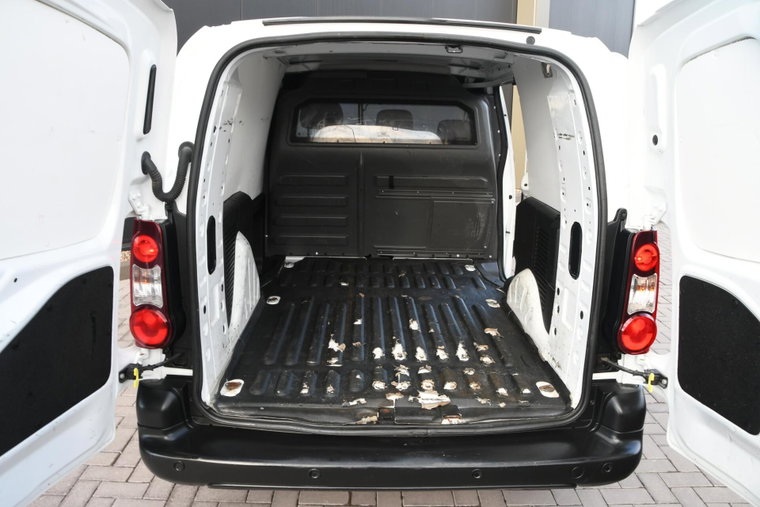 Vehicle Image 10