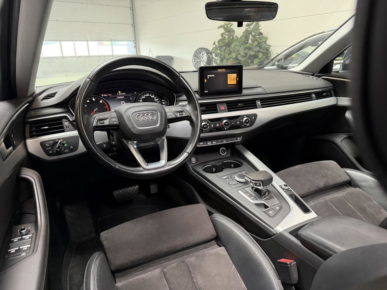 Vehicle Image 25