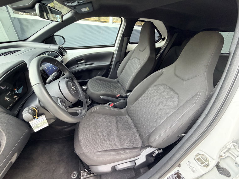 Vehicle Image 12