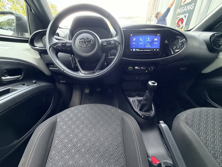 Vehicle Image 23