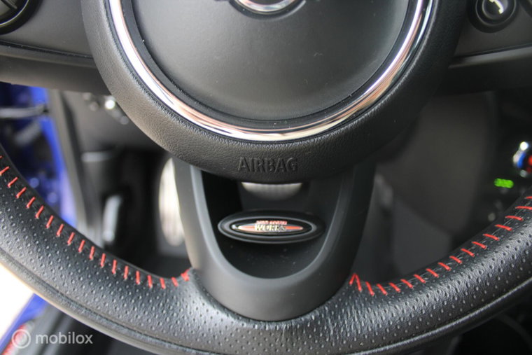 Vehicle Image 32