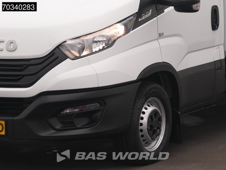 Vehicle Image 38