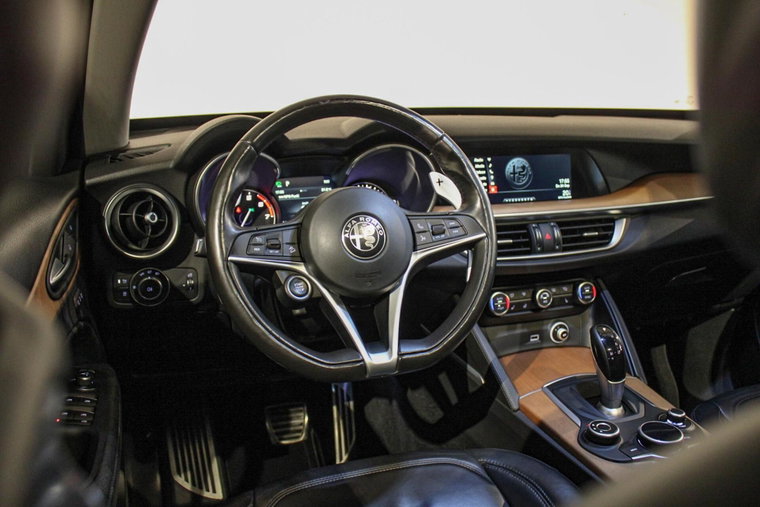 Vehicle Image 21