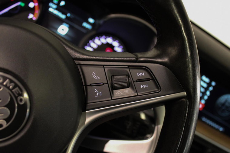Vehicle Image 35