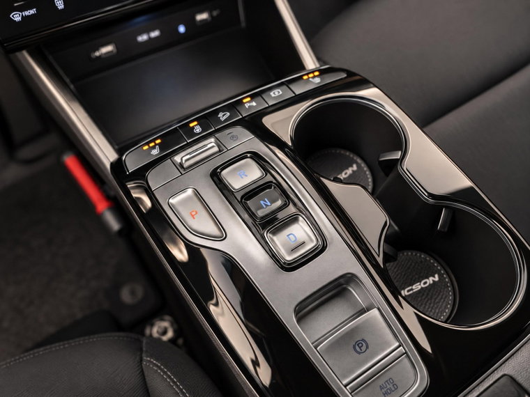 Vehicle Image 25