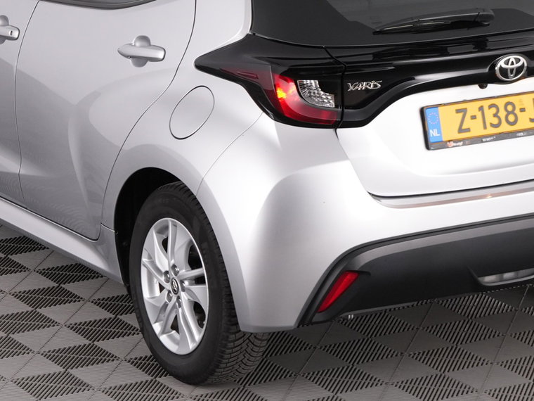 Vehicle Image 12