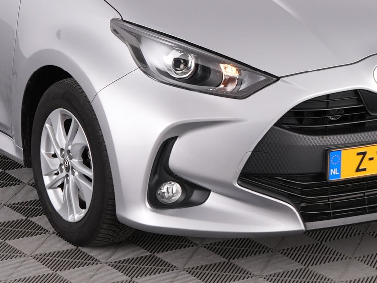 Vehicle Image 11