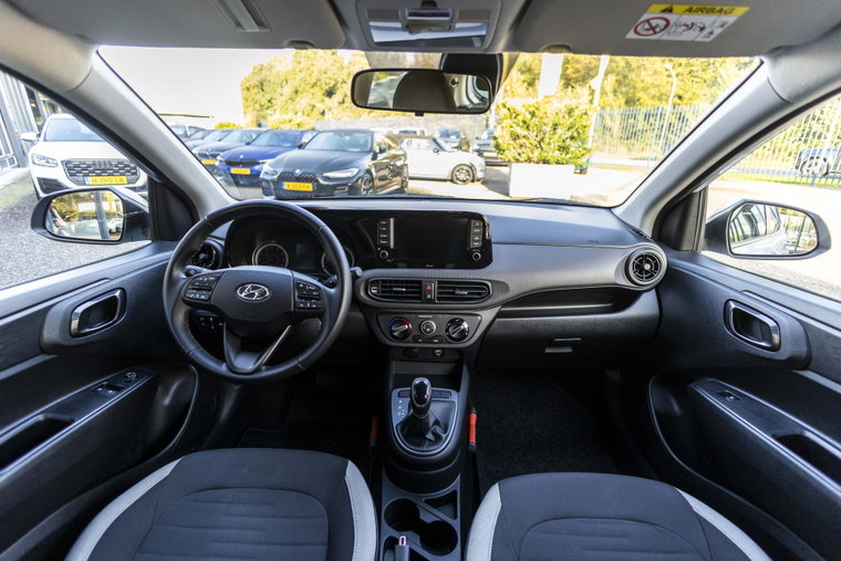 Vehicle Image 15