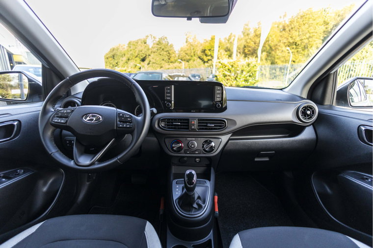 Vehicle Image 16