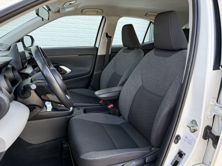 Vehicle Image 25
