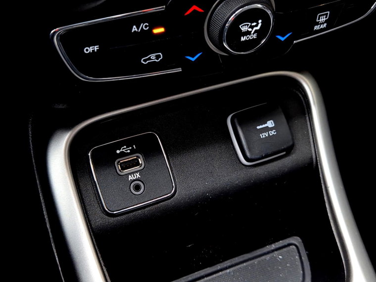 Vehicle Image 25