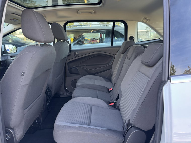 Vehicle Image 32