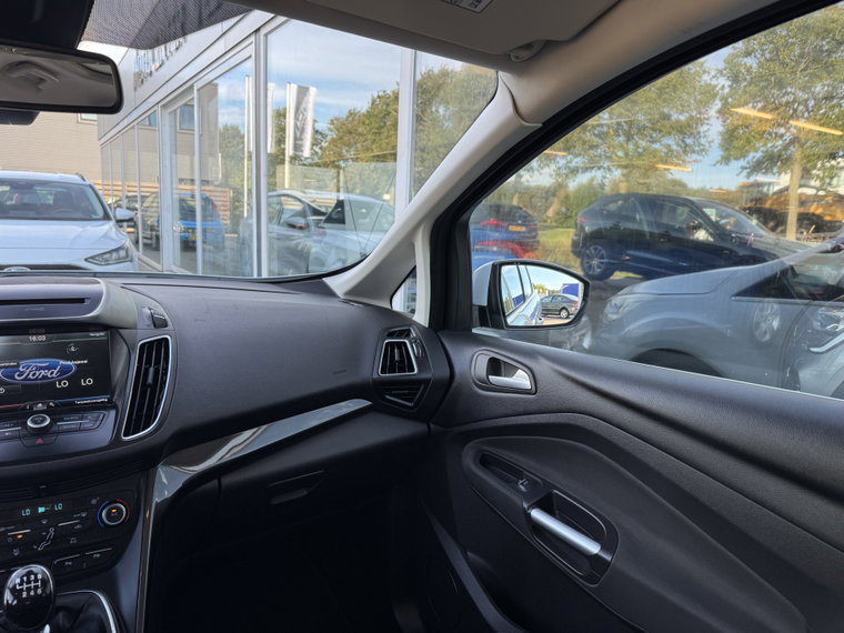Vehicle Image 38