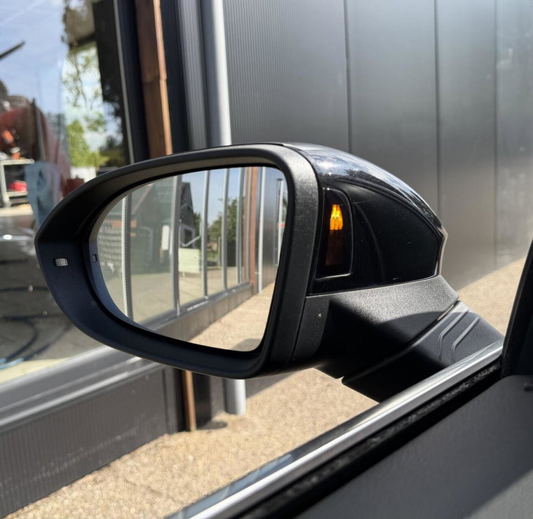 Vehicle Image 33