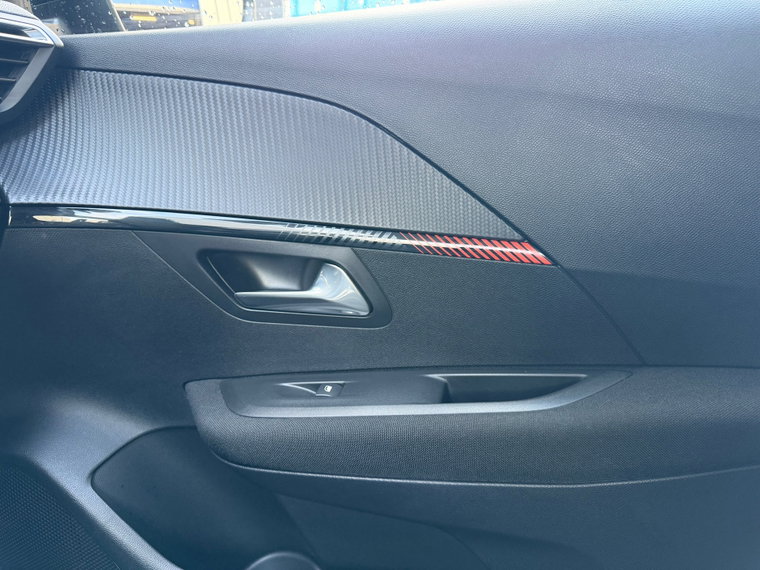 Vehicle Image 32