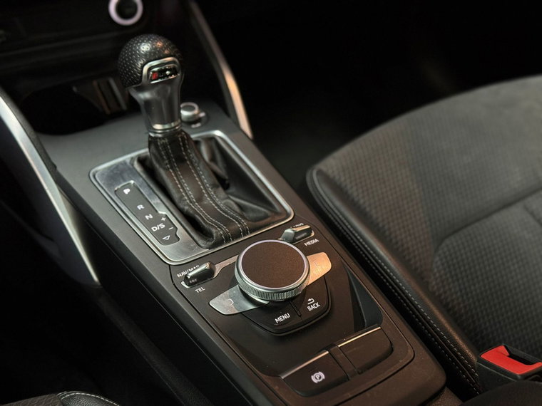 Vehicle Image 23