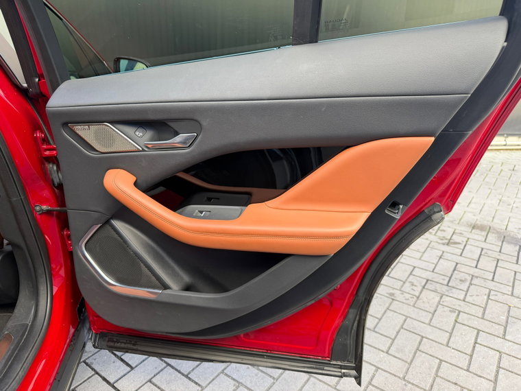 Vehicle Image 26