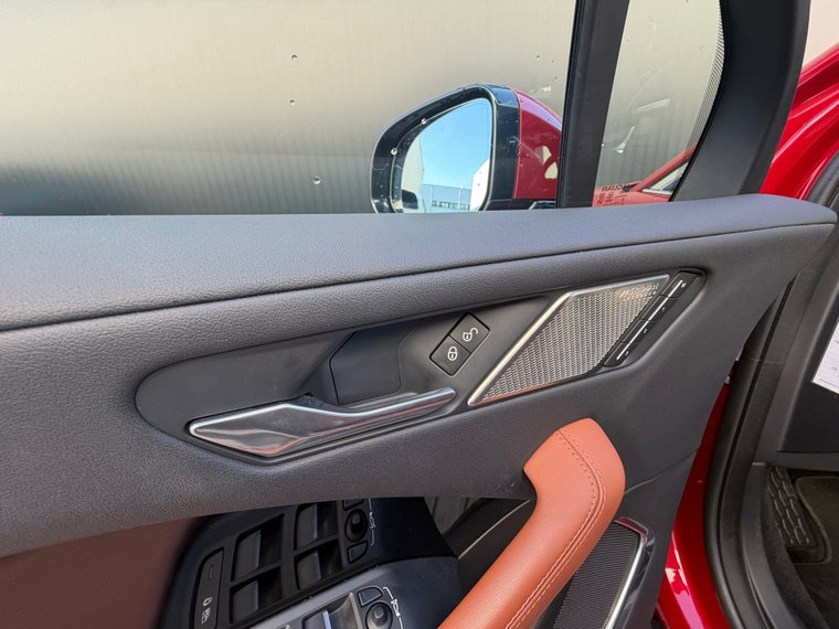 Vehicle Image 33