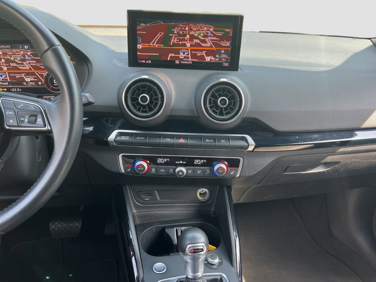 Vehicle Image 25