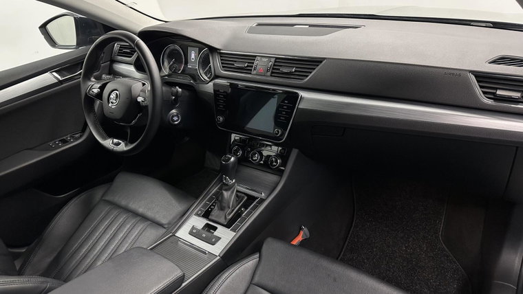 Vehicle Image 10