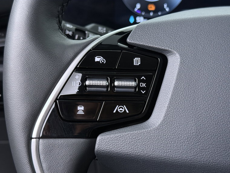 Vehicle Image 27