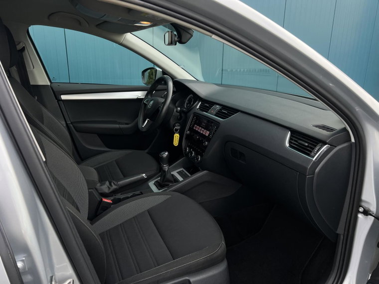 Vehicle Image 32