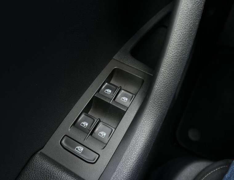 Vehicle Image 38
