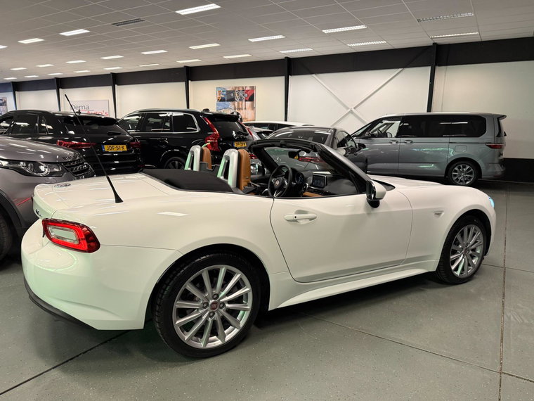 Vehicle Image 32