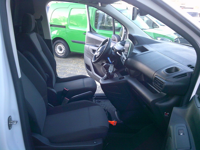 Vehicle Image 16