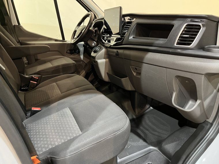 Vehicle Image 25