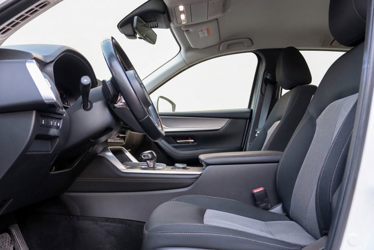 Vehicle Image 13