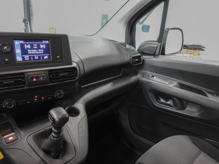 Vehicle Image 28