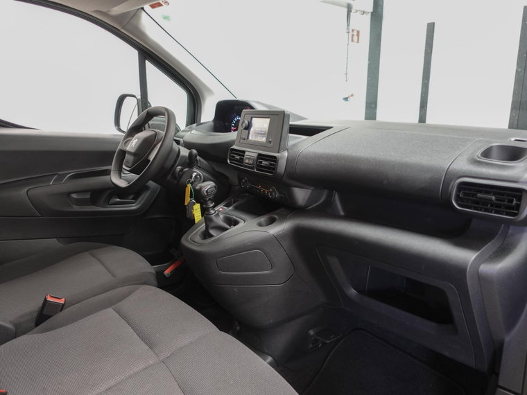 Vehicle Image 35