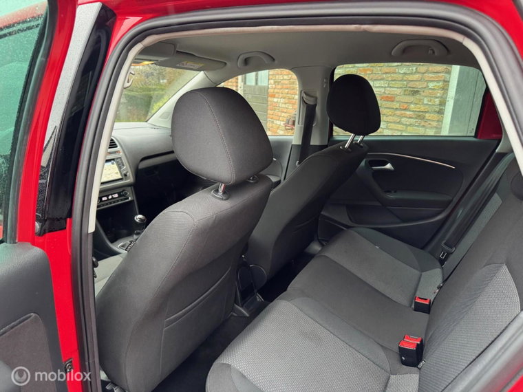 Vehicle Image 16