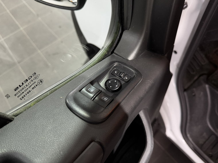 Vehicle Image 28