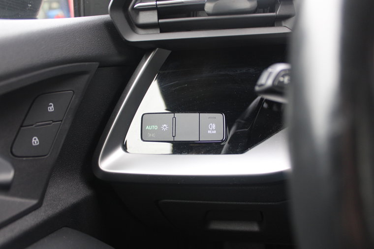 Vehicle Image 25