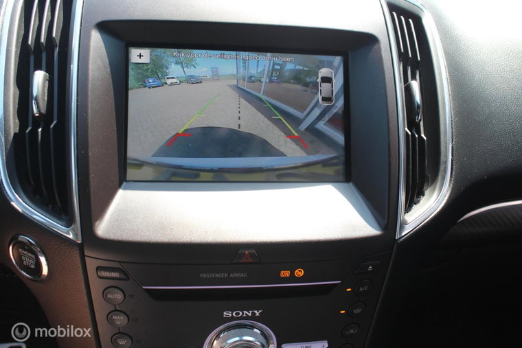 Vehicle Image 25