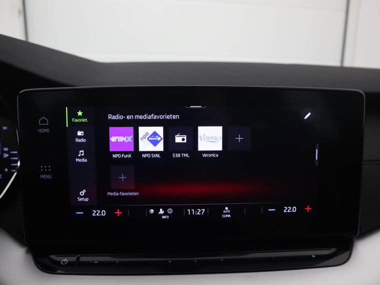 Vehicle Image 25