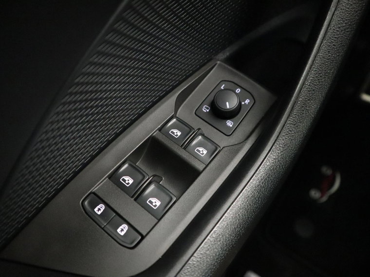Vehicle Image 38