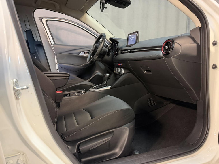 Vehicle Image 25