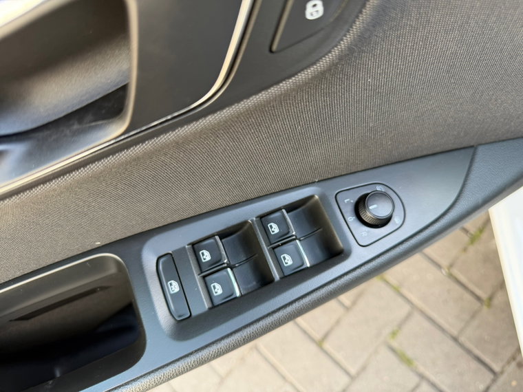 Vehicle Image 28