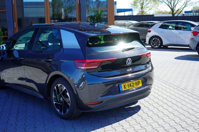 Vehicle Image 35