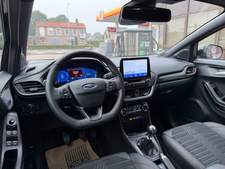 Vehicle Image 25